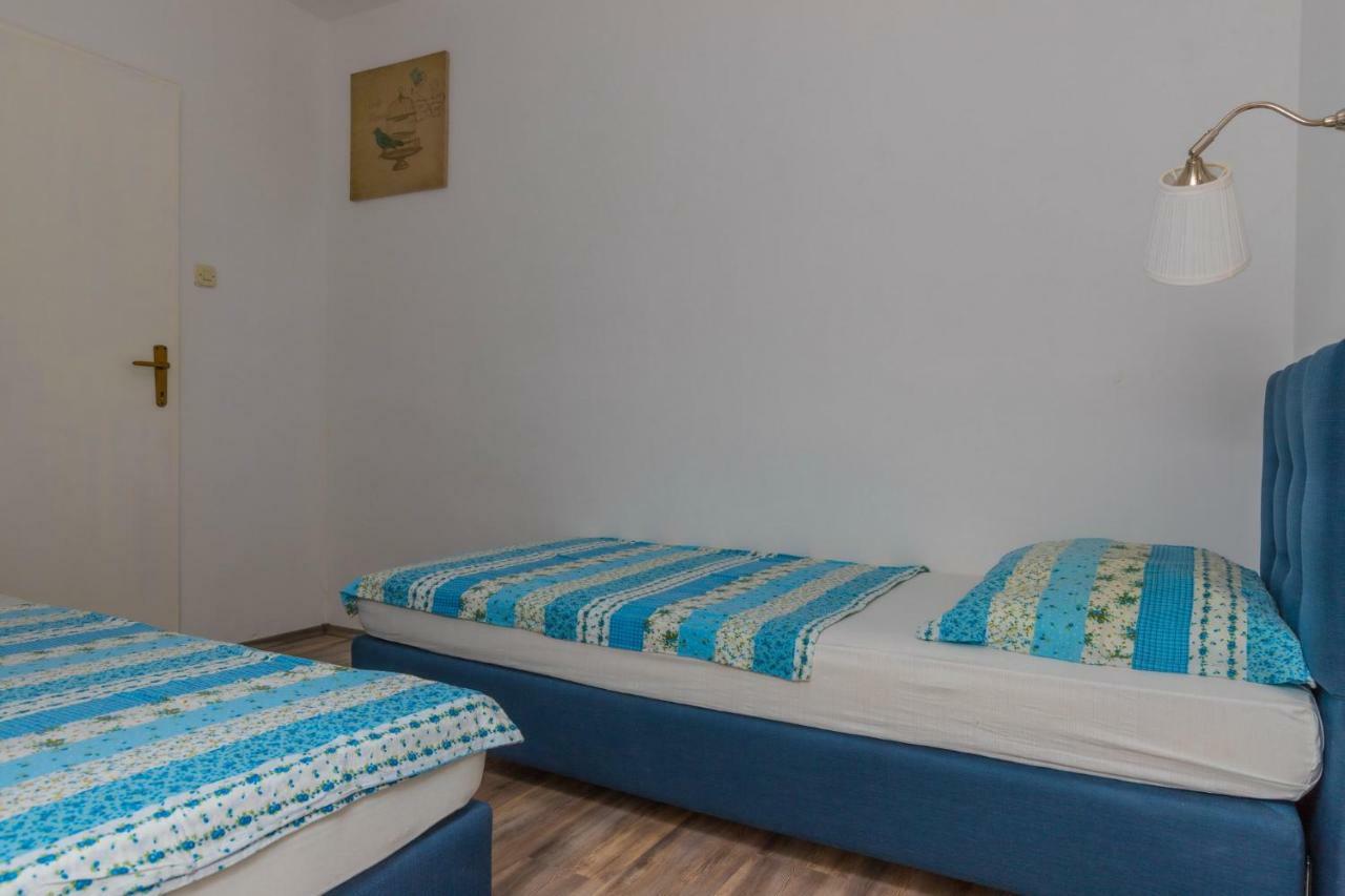 Apartments Maris Crikvenica Bagian luar foto